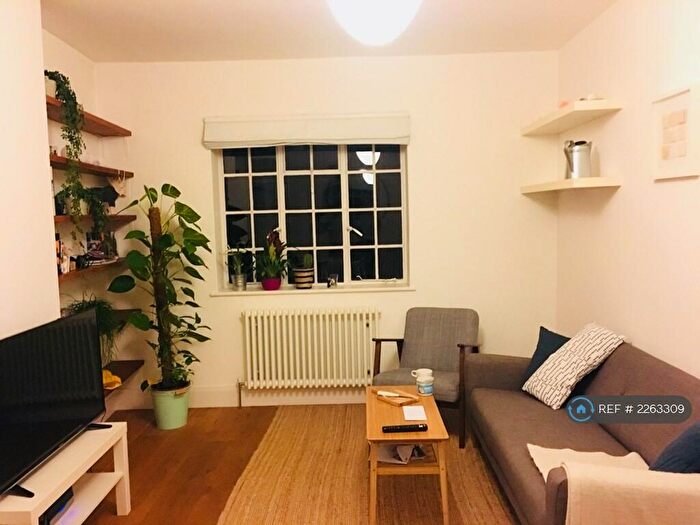 2 Bedroom Flat To Rent In Cavell Street, London, E1