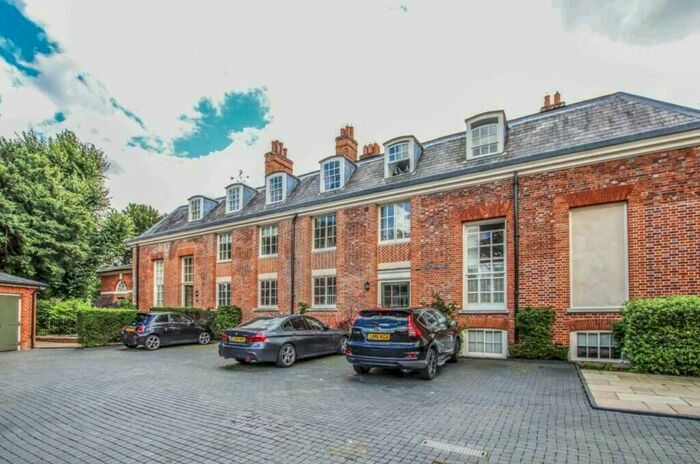 2 Bedroom Apartment To Rent In Balls Park, Hertford, SG13