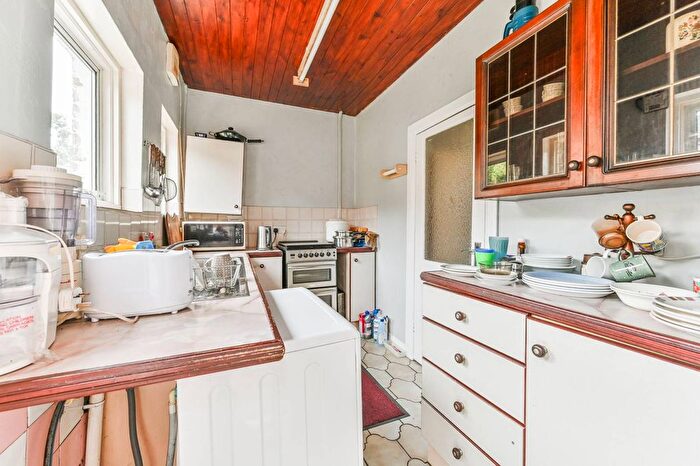 3 Bedroom Terraced House For Sale In Preston Road, Norwood, London, SE19