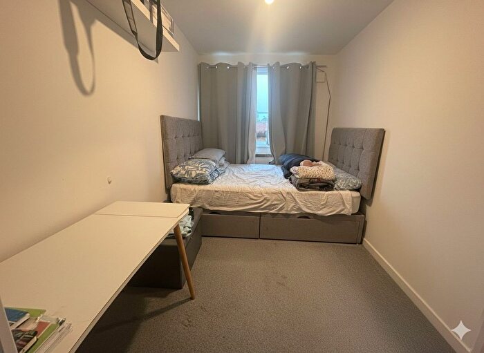 2 Bedroom Flat To Rent In Fenton Court, TW5
