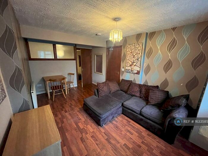1 Bedroom Flat To Rent In Manor Road, Manselton, Swansea, SA5