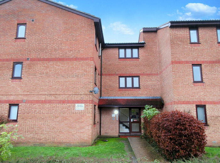 1 Bedroom Flat To Rent In Sandon Close, Rochford, SS4