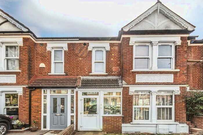 2 Bedroom Flat To Rent In Lawrence Road, London, W5