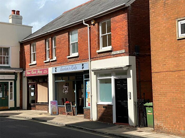 1 Bedroom Apartment To Rent In Lenten Street, Alton, Hampshire, GU34