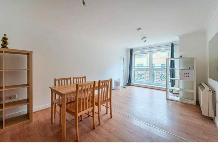 2 Bedroom Flat To Rent In Cline Road, London, N11