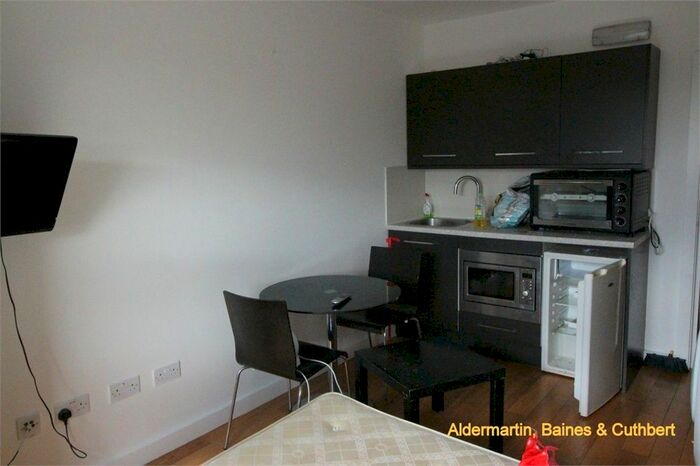 Studio To Rent In Church Road, Hendon, London NW4