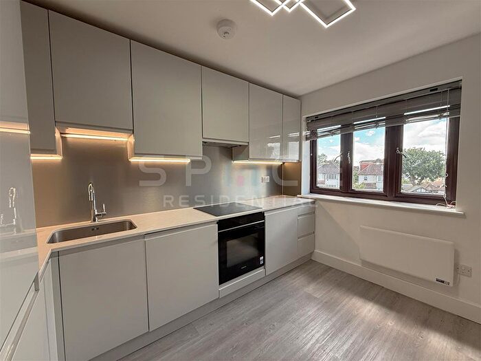 2 Bedroom Flat For Sale In Hale Lane, London, NW7