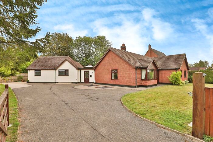 4 Bedroom Detached Bungalow For Sale In Long Stratton Road, Forncett St. Peter, Norwich, NR16