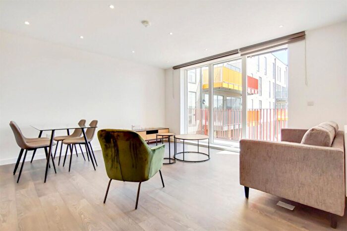 2 Bedroom Apartment To Rent In Purley Way, Croydon, London, CR0