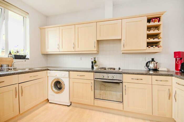 1 Bedroom Flat To Rent In Holly Street, Dalston, London, E8