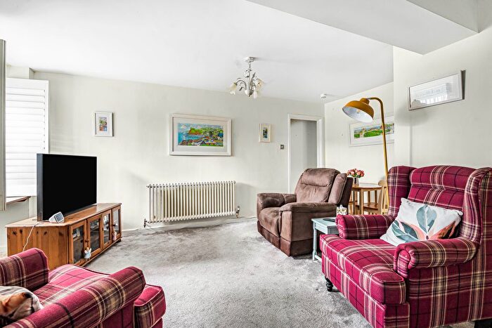 1 Bedroom Flat For Sale In Den Crescent, Teignmouth, TQ14