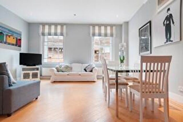 2 Bedroom Flat To Rent In Chambers Street, Old Town, Edinburgh, EH1