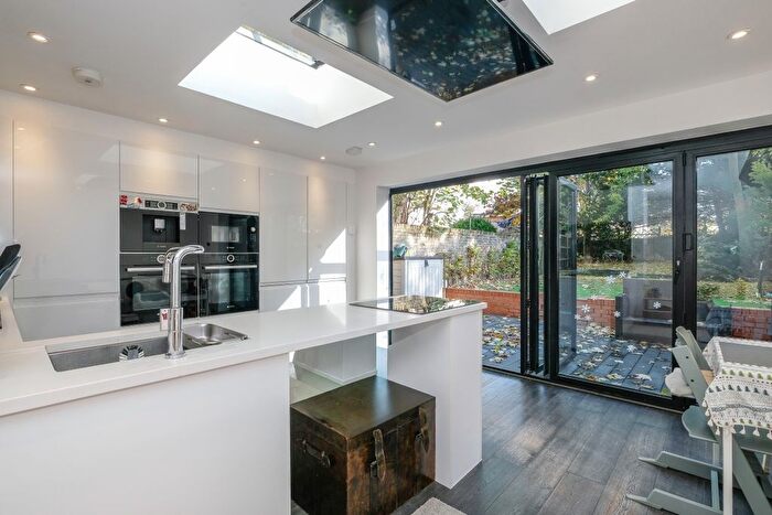 3 Bedroom Flat To Rent In Windsor Road, London, W5