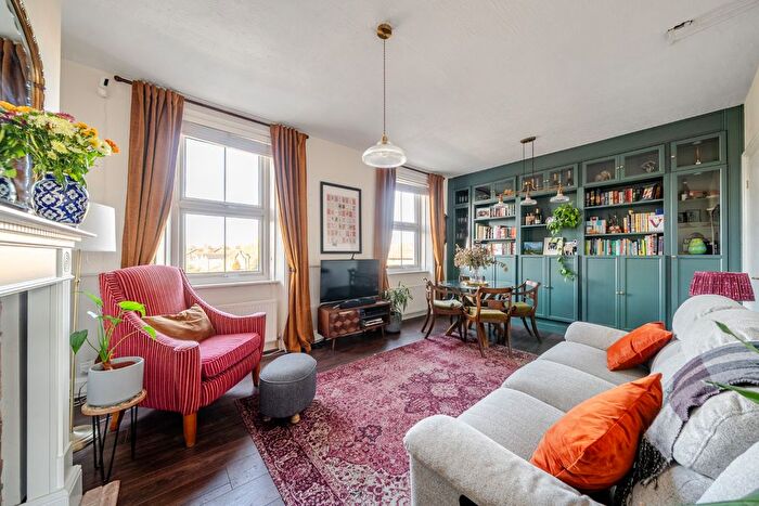 2 Bedroom Flat For Sale In Delacourt Road, Blackheath, London, SE3