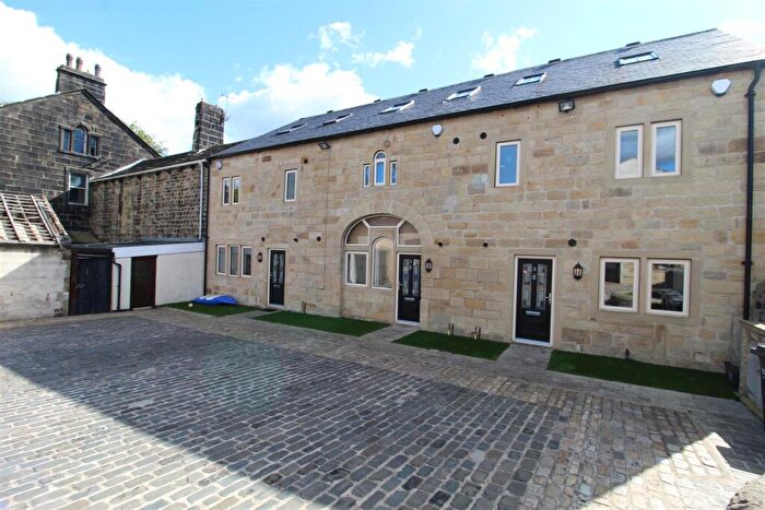 3 Bedroom Barn Conversion To Rent In Nest Lane, Mytholmroyd, Hebden Bridge, HX7