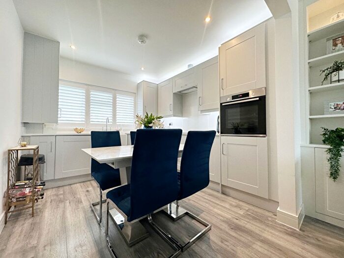 2 Bedroom Flat To Rent In Dawson Avenue, Orpington, BR5