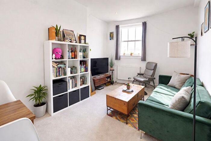 3 Bedroom Flat To Rent In Brunswick Place, Hove, BN3