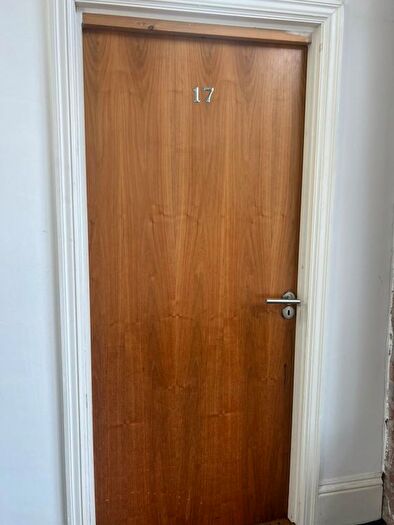 1 Bedroom Flat To Rent In Chancery Lane, Huddersfield, HD1