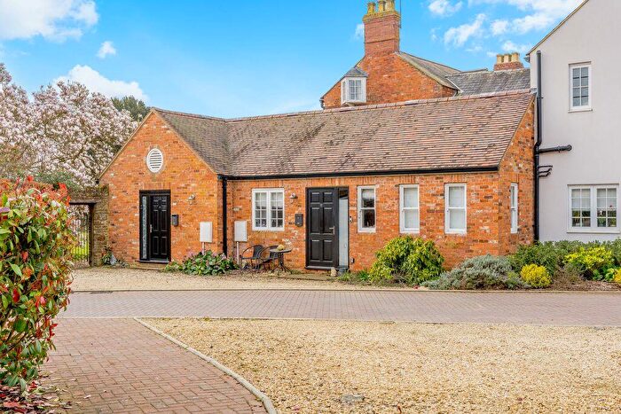 1 Bedroom Flat For Sale In Meadow Drive, Middleton Cheney, OX17