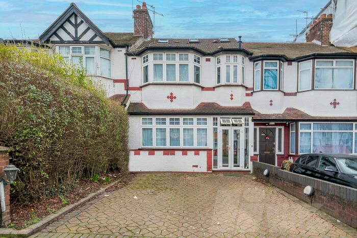 Studio To Rent In St Augastines Avenue, Ealing, W5