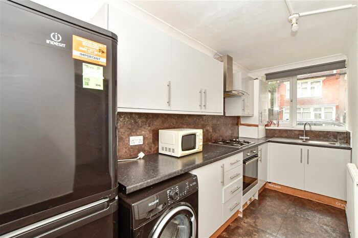 2 Bedroom Flat For Sale In Landseer Avenue, Manor Park, London, E12
