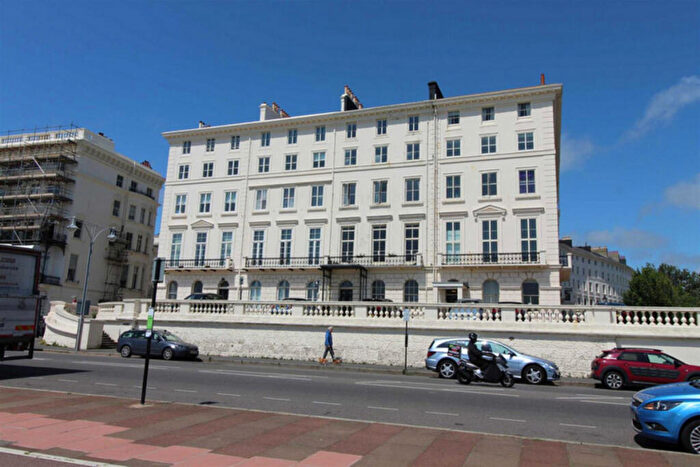 3 Bedroom Apartment For Sale In Adelaide Crescent, Hove, BN3