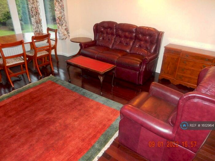 2 Bedroom Flat To Rent In Royal Oak Road, Halesowen, B62