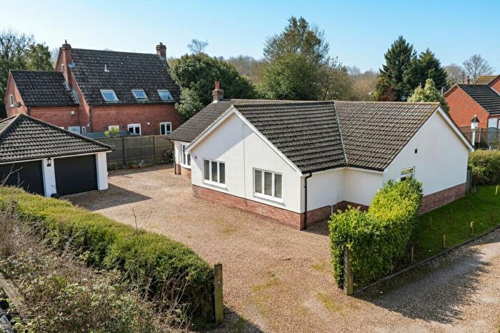 4 Bedroom Detached Bungalow For Sale In The Loke, Strumpshaw, Norwich, NR13