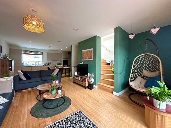 4 Bedroom House To Rent In Solar Avenue, Leeds, West Yorkshire, LS9