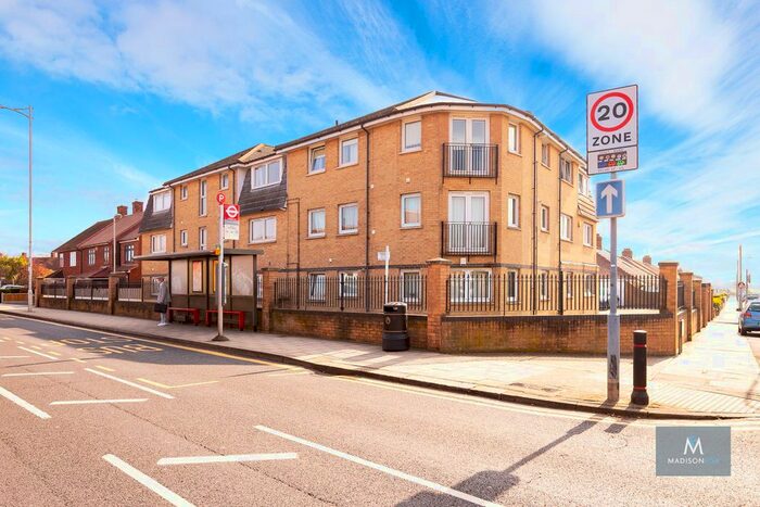 2 Bedroom Flat To Rent In New North Road, Ilford, IG6