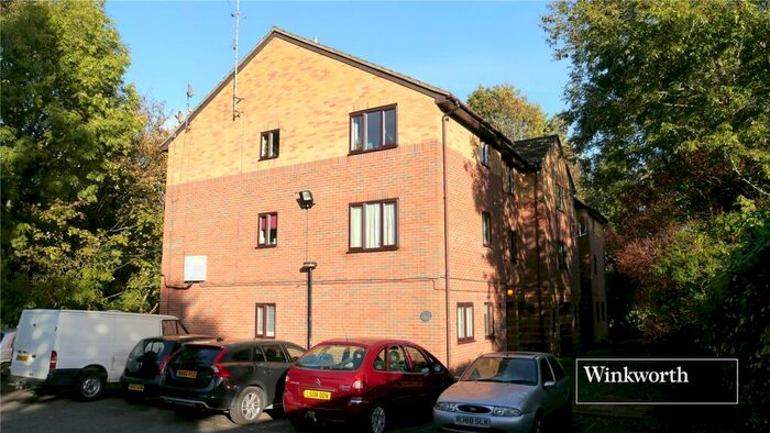 1 Bedroom Apartment To Rent In Glyn Avenue, New Barnet, EN4