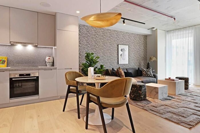 2 Bedroom Flat To Rent In The Smokehaus, Bayford Street, E8