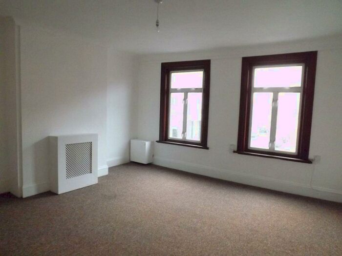 3 Bedroom Maisonette To Rent In Hertford Road, Enfield, Middlesex, EN3