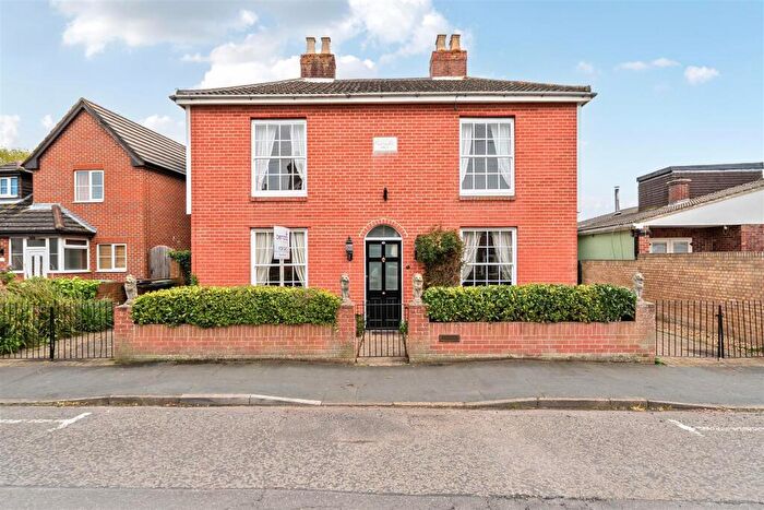 4 Bedroom Detached House For Sale In Grove Road, Hardway, Gosport, PO12