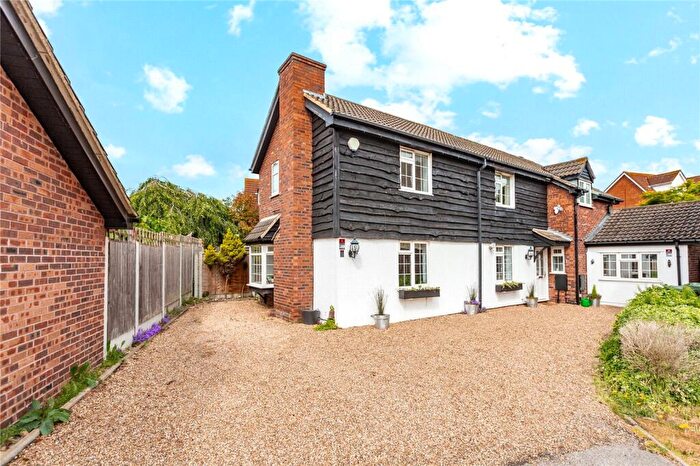 4 Bedroom Detached House To Rent In Creasey Close, Hornchurch, Essex, RM11
