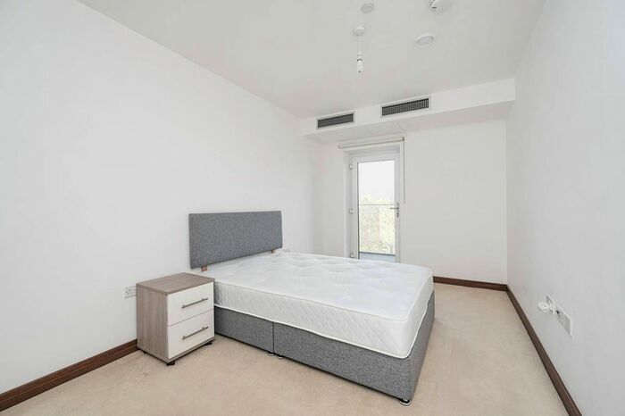 1 Bedroom Flat To Rent In High Street, Stratford, London, E15