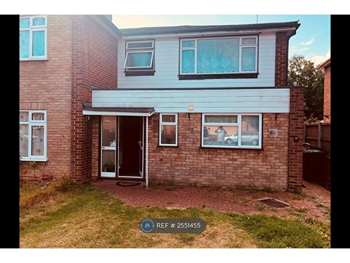 4 Bedroom Semi-Detached House To Rent In Silverdale Court, Staines-Upon-Thames, TW18