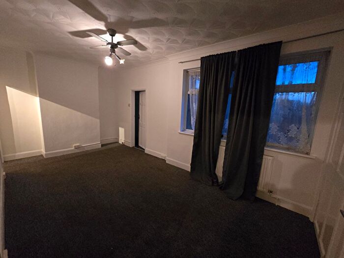 2 Bedroom Flat To Rent In Albert Road, London, SE25