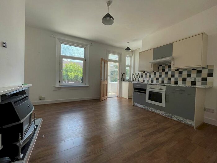 2 Bedroom Property To Rent In Concrete Street, Halifax, HX3