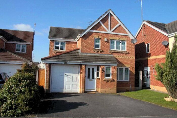 4 Bedroom Detached House To Rent In Tarnside Close, Rochdale, OL16