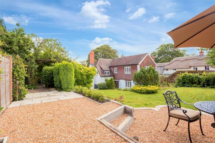 3 Bedroom Detached House For Sale In West Stratton Lane, West Stratton, Winchester, Hampshire, SO21