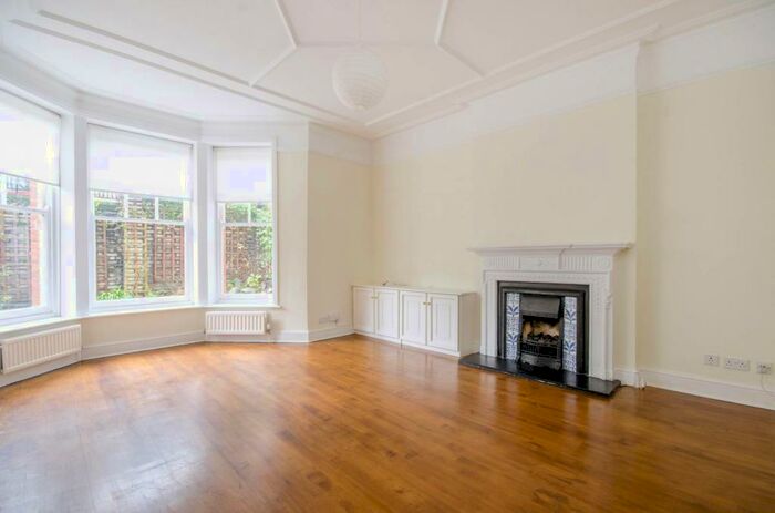 3 Bedroom Flat To Rent In Jacksons Lane, Highgate, London, N6