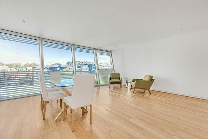 2 Bedroom Flat To Rent In Albion Riverside Building, Battersea Park, SW11