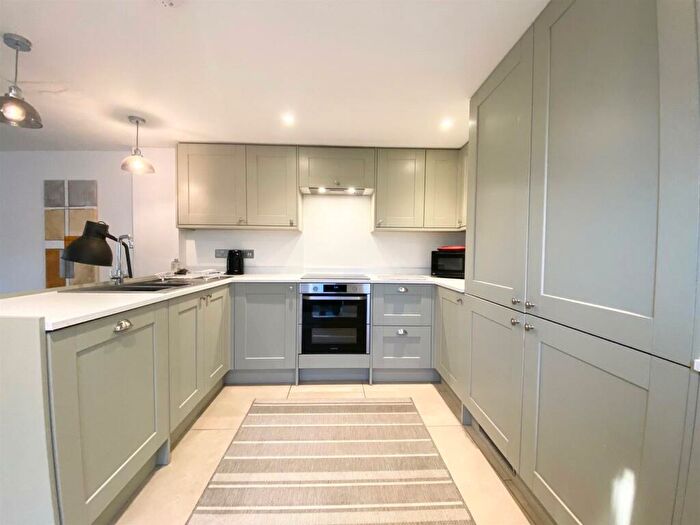 2 Bedroom Detached House To Rent In High Street, Saltford, BS31