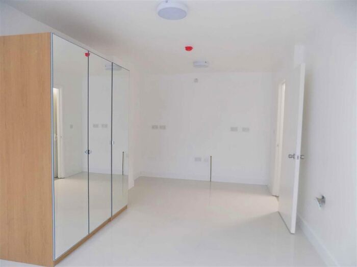 Studio To Rent In Roxborough Road, Harrow, Middlesex HA1