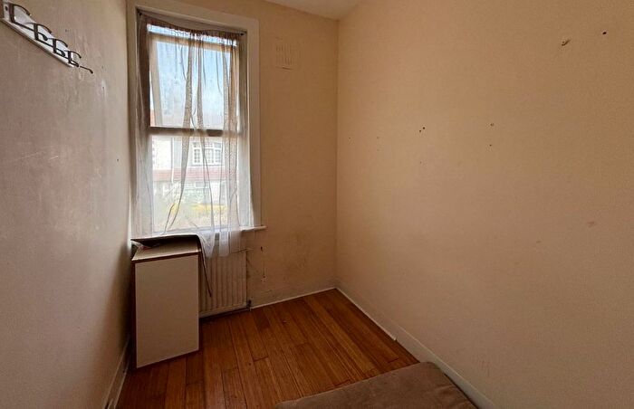 2 Bedroom Flat For Sale In A Victoria Road, Southall, Middlesex, UB2