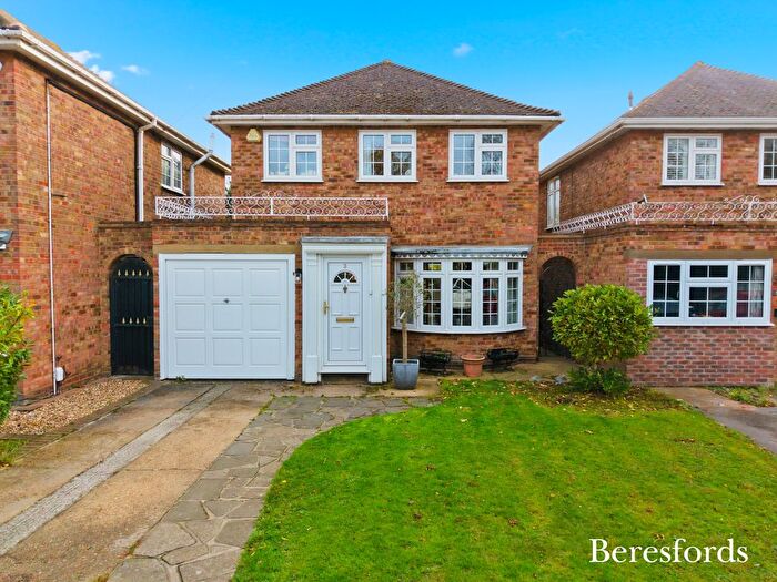 4 Bedroom Detached House For Sale In Murfitt Way, Upminster, RM14