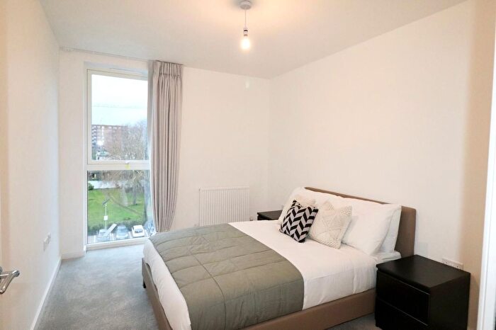 2 Bedroom Flat To Rent In Laurina Apartments, Carnation Gardens, Hayes, UB3