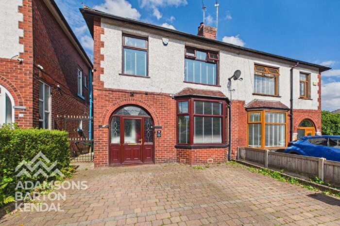 3 Bedroom Semi-Detached House For Sale In Edenfield Road, Rochdale, OL11
