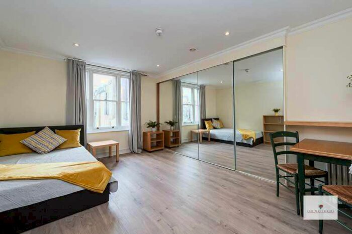 Flat To Rent In Lancaster Gate, London, W2